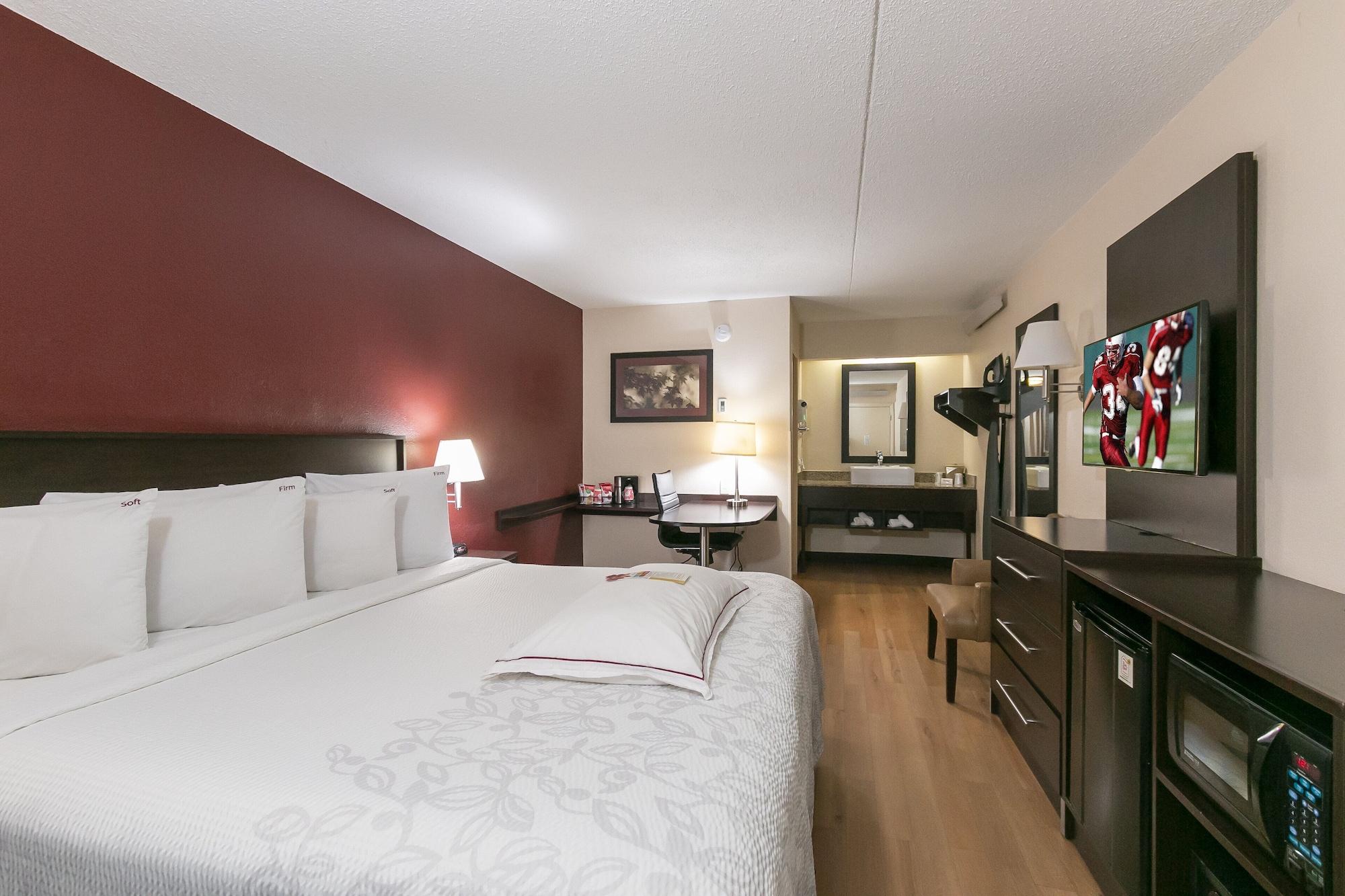 Red Roof Plus+ West Hotel 3*