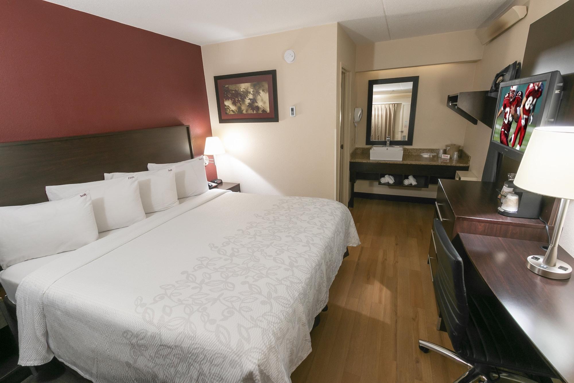 Red Roof Plus+ West Hotel 3*